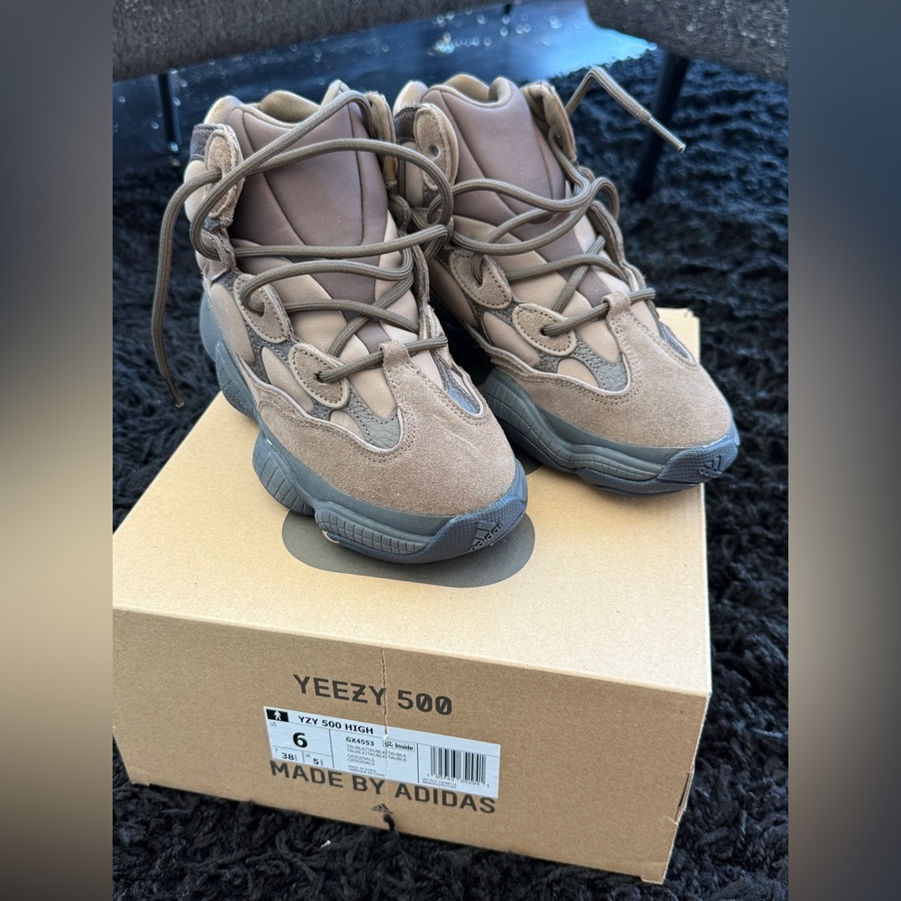 Adidas Yeezy 500 High in Taupe Black - Picture 2 of 7